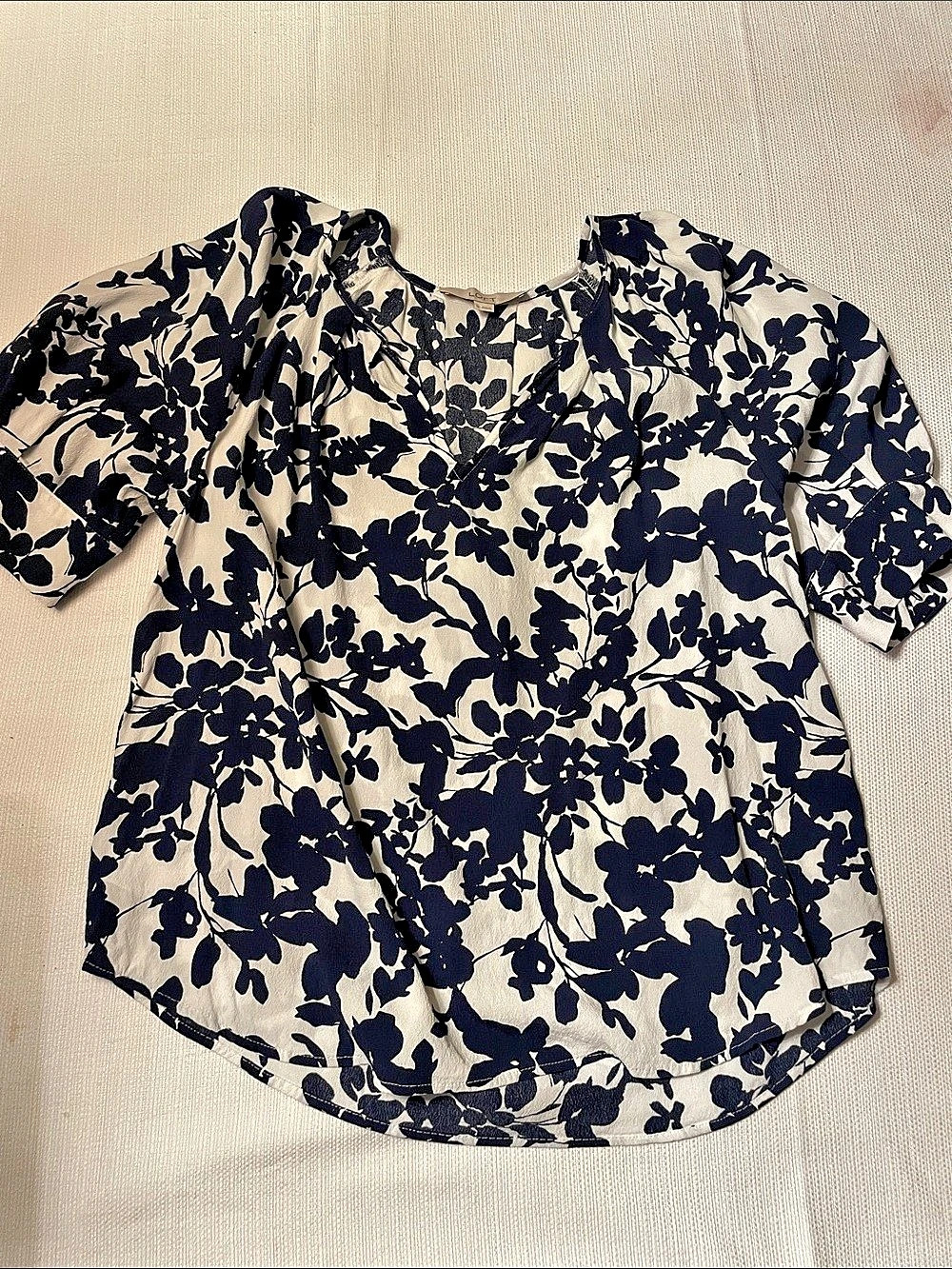 LOFT Floral Blouse in Blue & white Size Medium